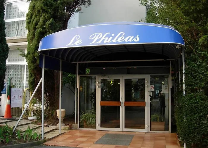 Le Phileas Aparthotel *